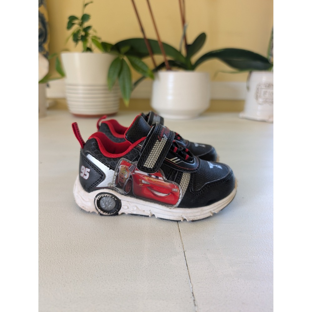 Lightning McQueen Boys Sneakers Shoes Sz 7 Light Up Cars 95 Racing Black Red
